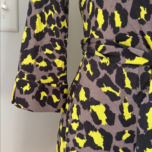 DVF Diane Von Furstenberg JEANNE Silk Jersey Wrap Dress Snow Leopard Grey Size 4 - Picture 5 of 13
